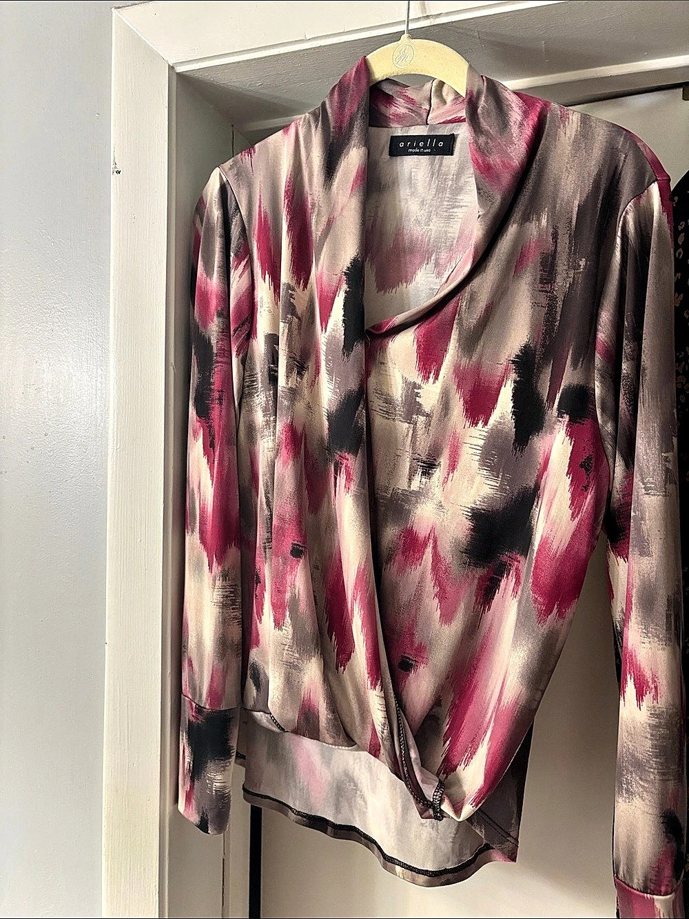 Ariella Abstract Print Long Sleeve Blouse in Pink & Gray